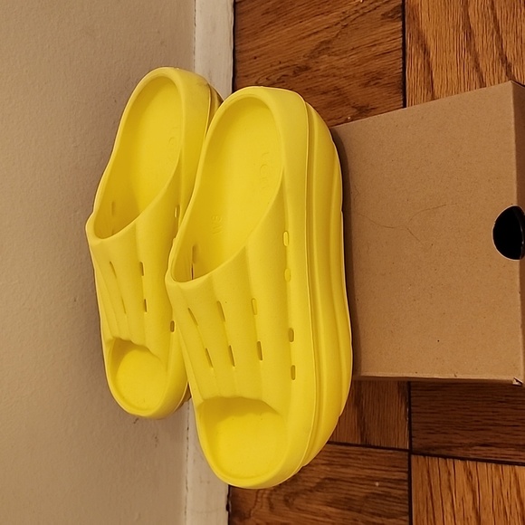 UGG FOAMO Slide - Picture 4 of 7